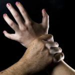 دست‌درازی رمال شیطان‌صفت به دختر عاشق