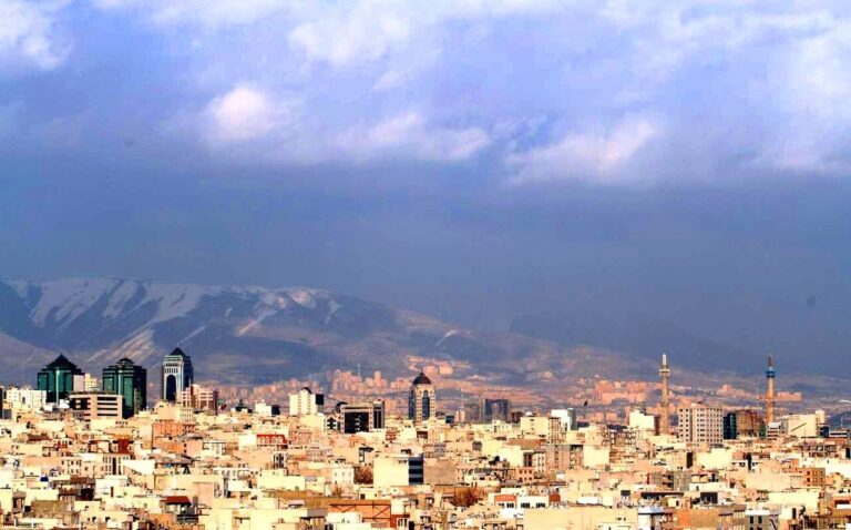 گرد و غبار از ایران رفتهوای ۱۸ شهر همچنان در شرایط ناسالم خرم آباد آلوده‌ ترین شهر ایران شد