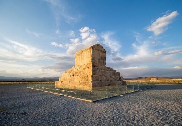 مقبره کوروش در زمان مظفرالدین‌شاه چه شکلی بود؟
