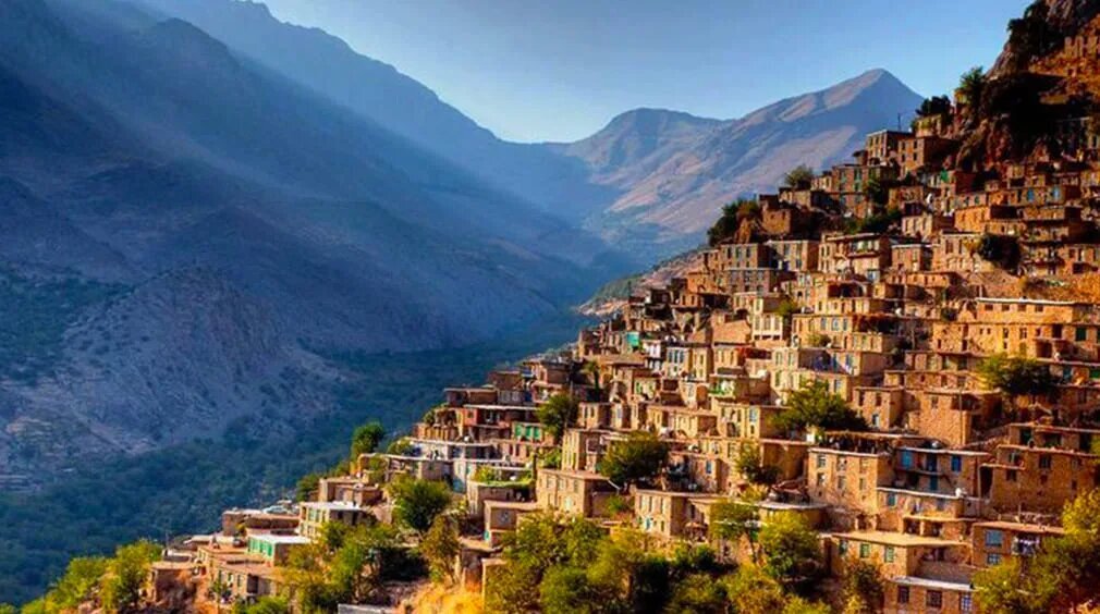 ۲. روستای اورامان تخت پلکانی در کردستان