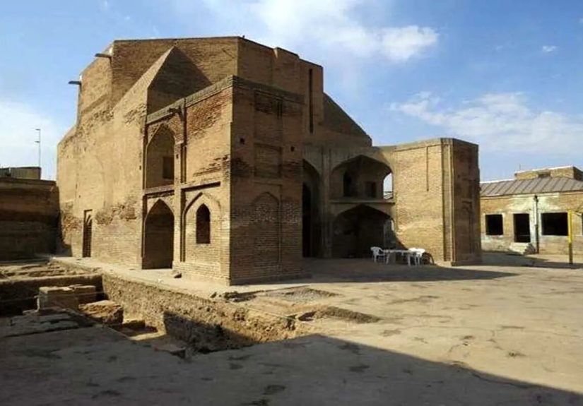 جدال حمام تاریخی و خیابان در قزوین