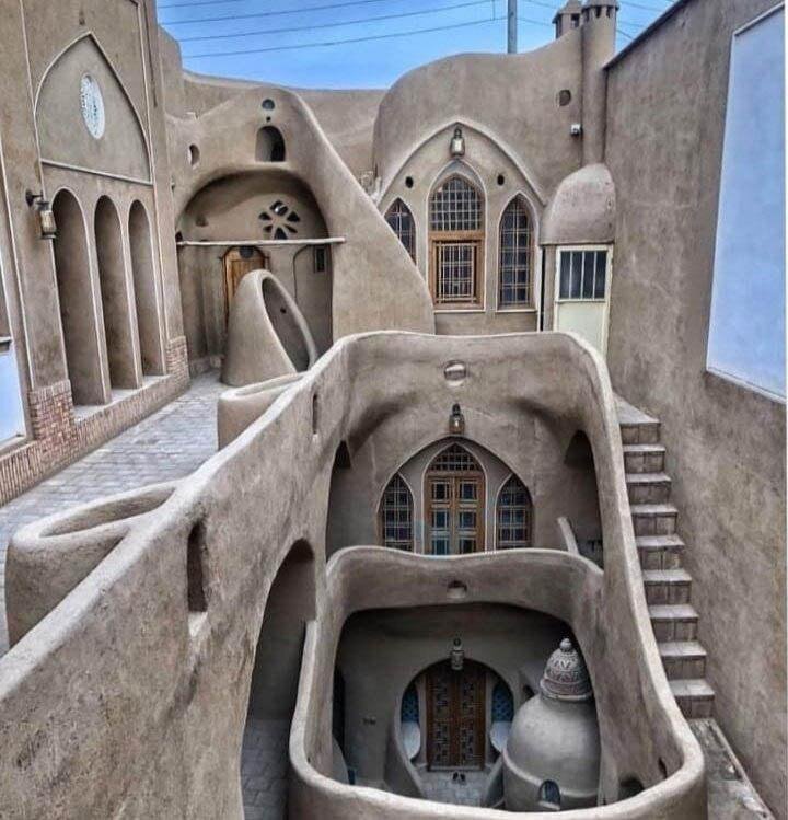 چراغ خانه ها هنوز روشن است