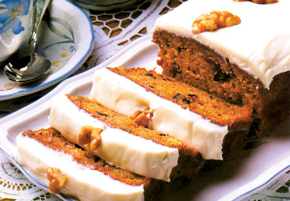 دستور پخت کیک هویج خانگی بدون فر + مواد لازم برای ۸ نفر