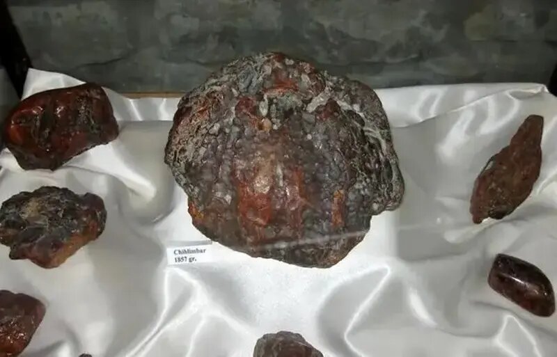 بیش از یک میلیون دلار؛ قیمت سنگ سه‌کیلویی پشت در