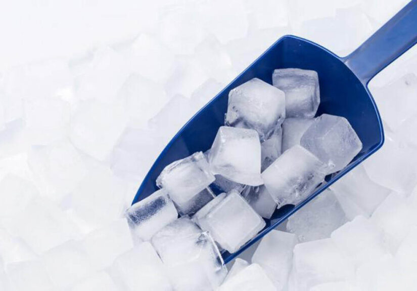 چگونه یخ را بیشتر نگه داریم؟ ؛ دیرتر آب شدن یخ با ۷ روش ساده در خانه و سفر